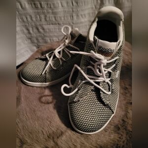 NWOT Goats sneakers